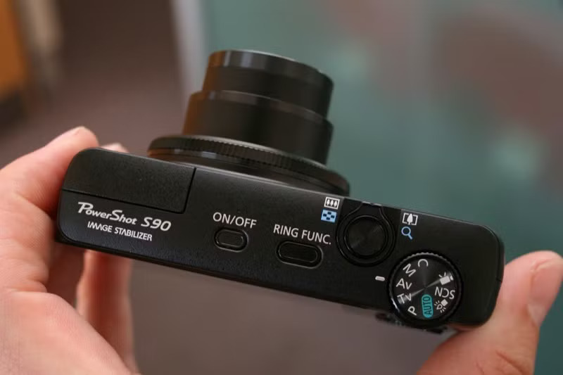 Các chế độ chụp linh hoạt trên Canon S90 giúp bạn dễ dàng kiểm soát mọi tình huống chụp ảnh.