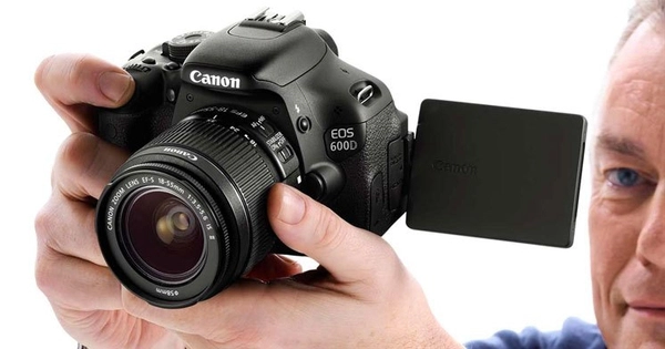 Canon 600D có wifi khong