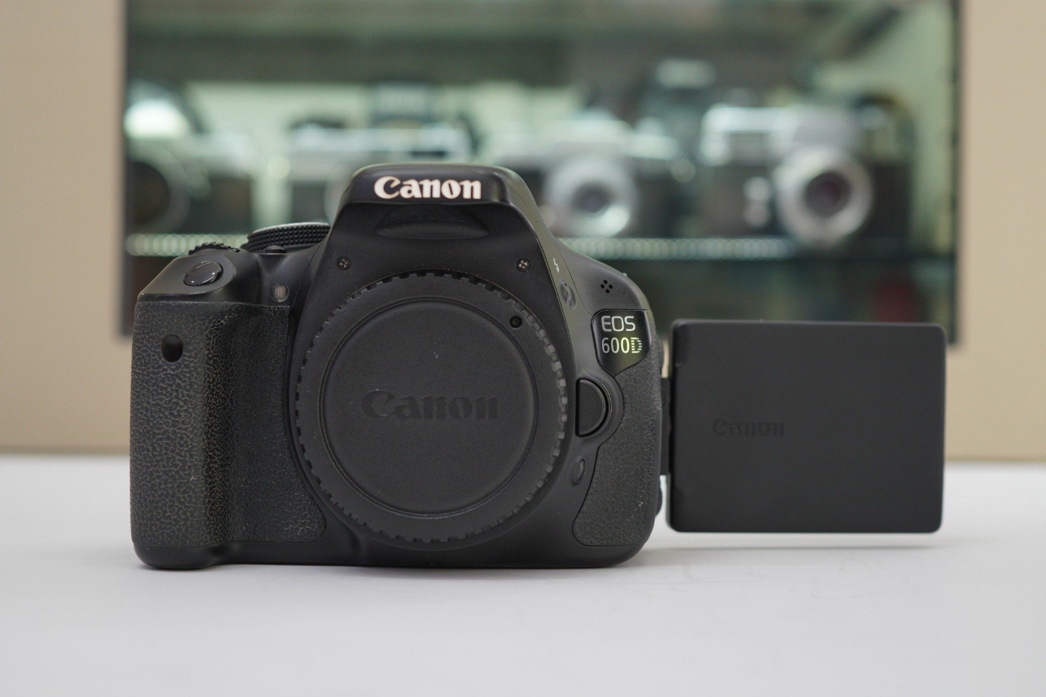 Canon 600D có wifi khong