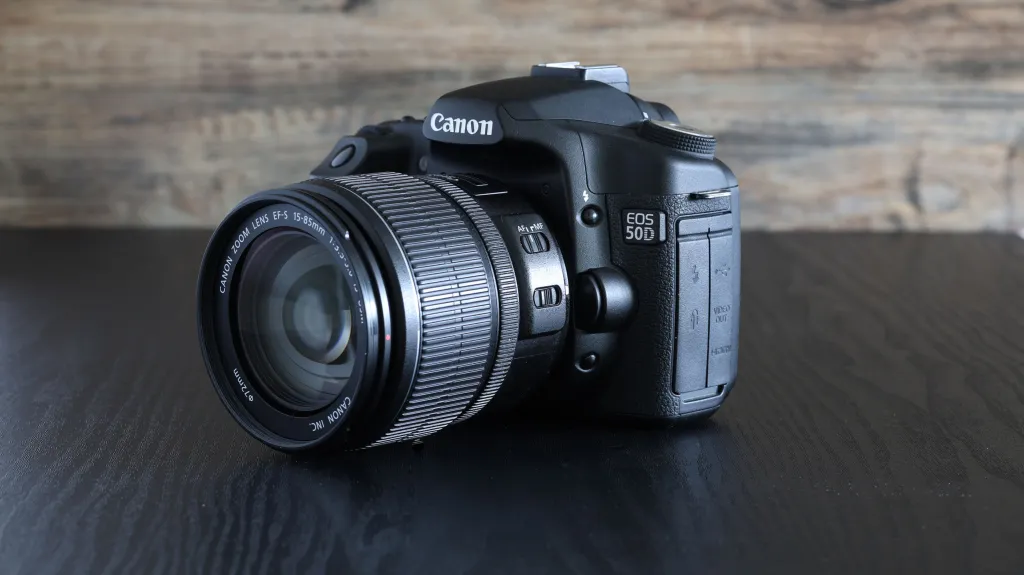 Canon EOS 50D – Thiết kế chắc chắn với thân máy hợp kim magiê.