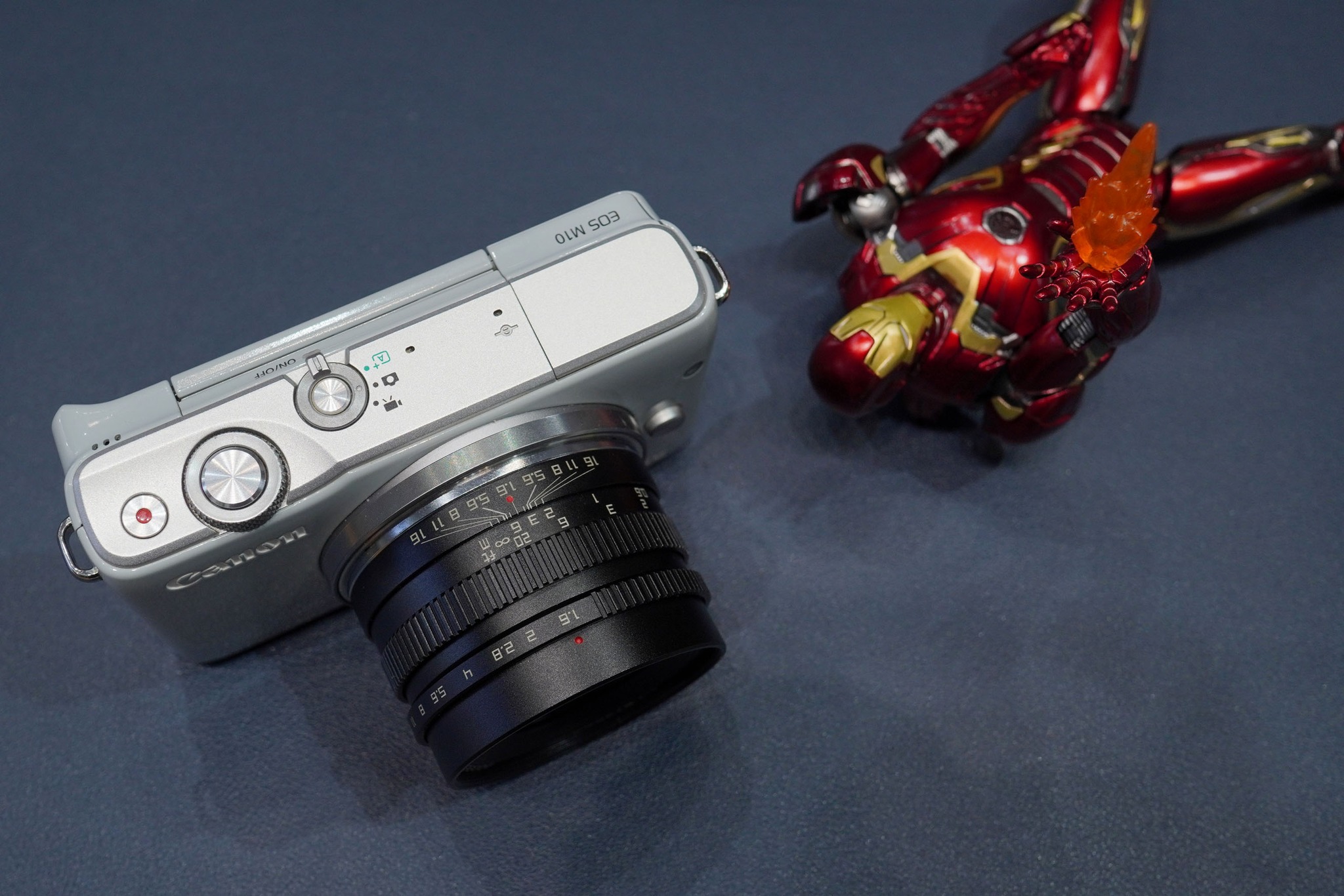 Canon EOS M10 + Lens Kit 15-45mm (Gray) – Thiết kế đẹp mắt và hiện đại