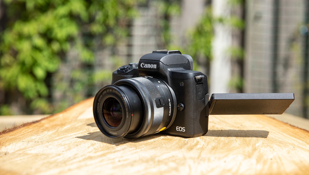 Canon EOS M50 Mark II – Thiết kế nhỏ gọn và tính năng mạnh mẽ.