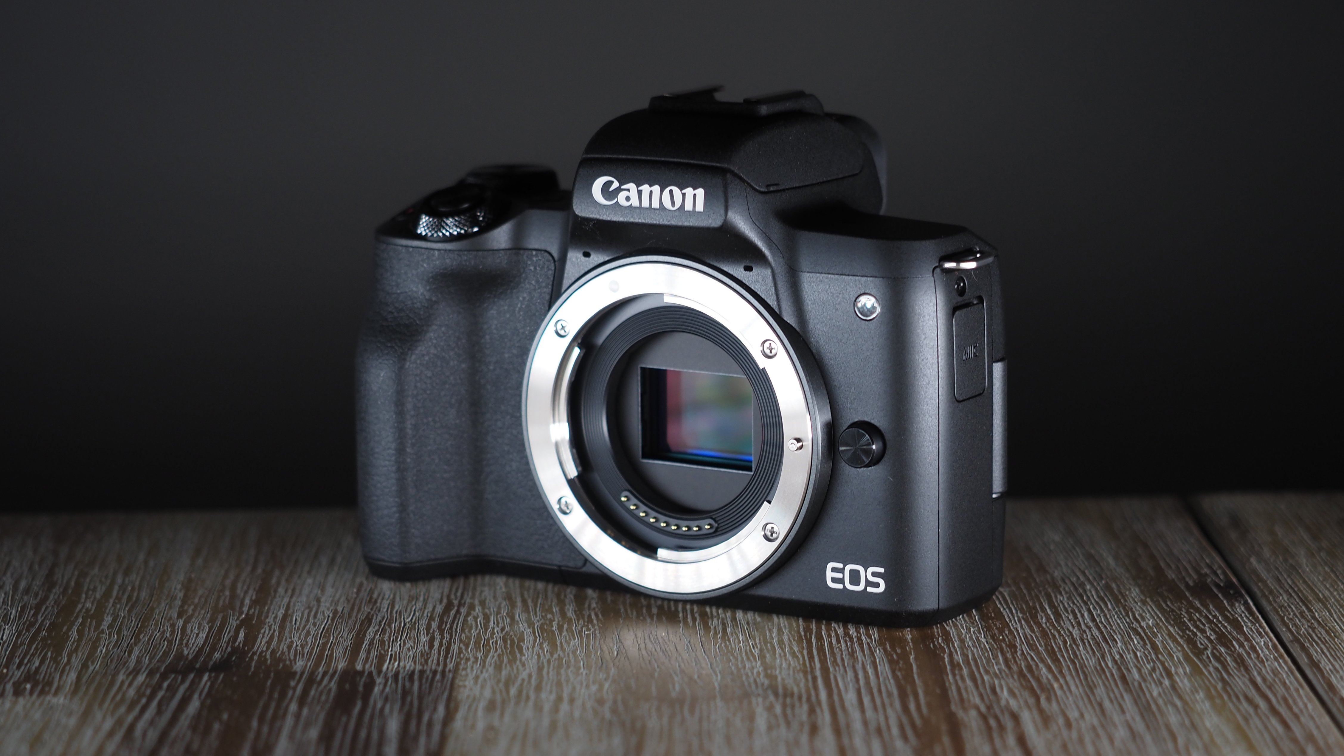 Canon M50 Mark II ra mắt lần đầu năm 2020