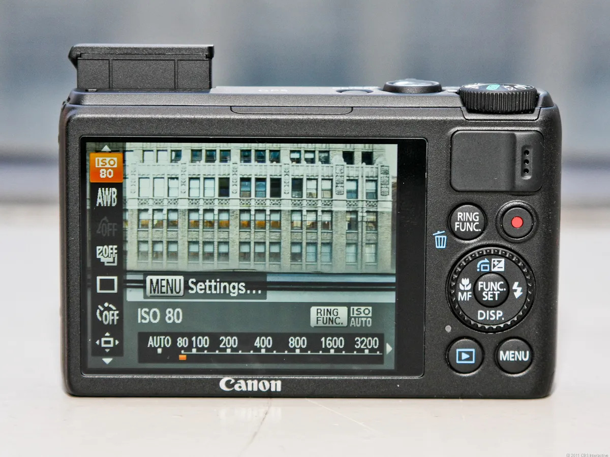 Quay video Full HD sắc nét của Canon S100, lý tưởng cho vlog và ghi lại những khoảnh khắc đặc biệt.