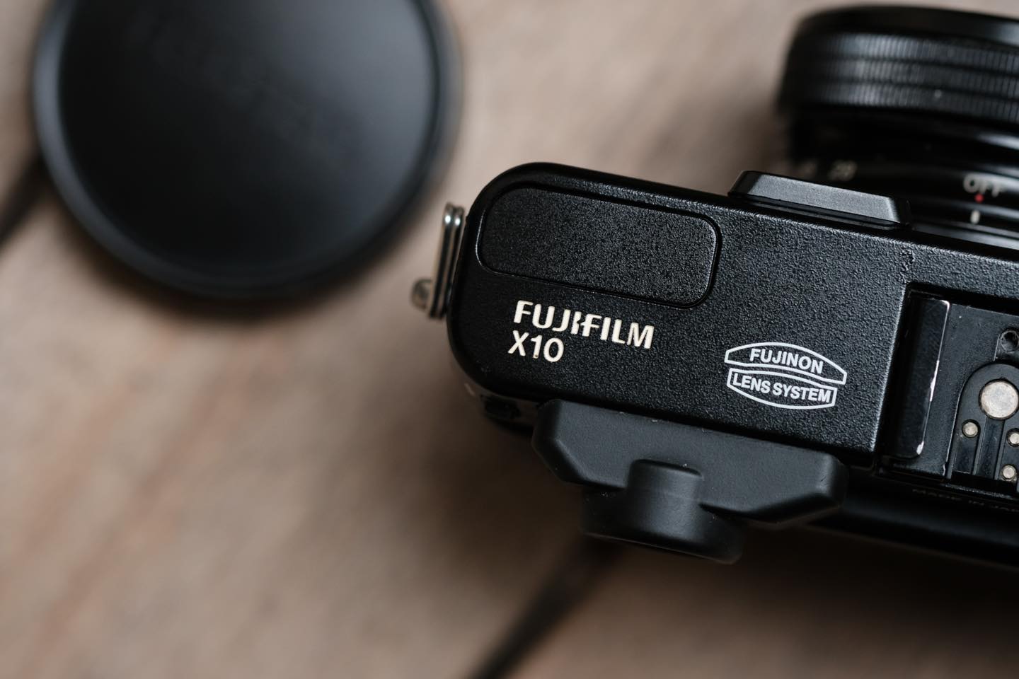 FUJIFILM X10
