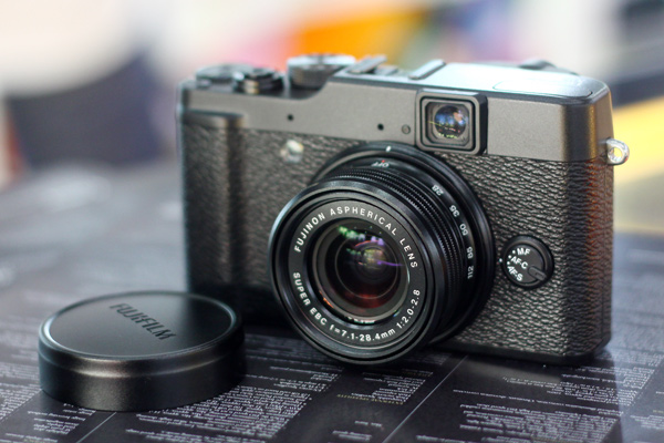 FUJIFILM X10