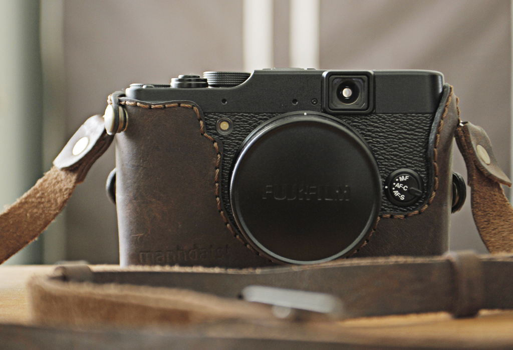 FUJIFILM X10