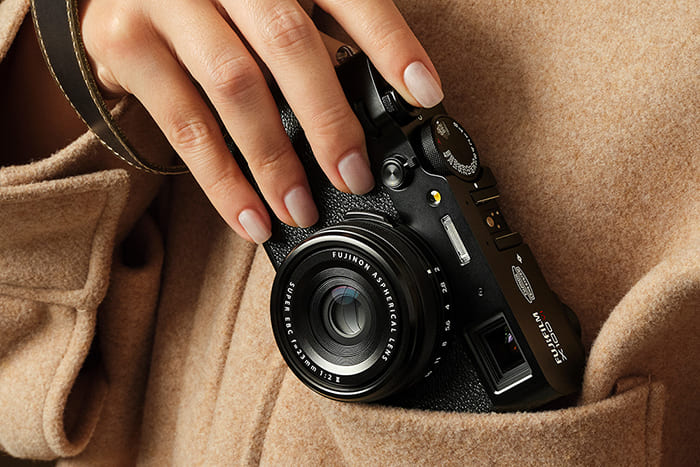 FUJIFILM X100VI với thiết kế cổ điển, sang trọng, mang lại cảm giác chắc chắn khi cầm tay.