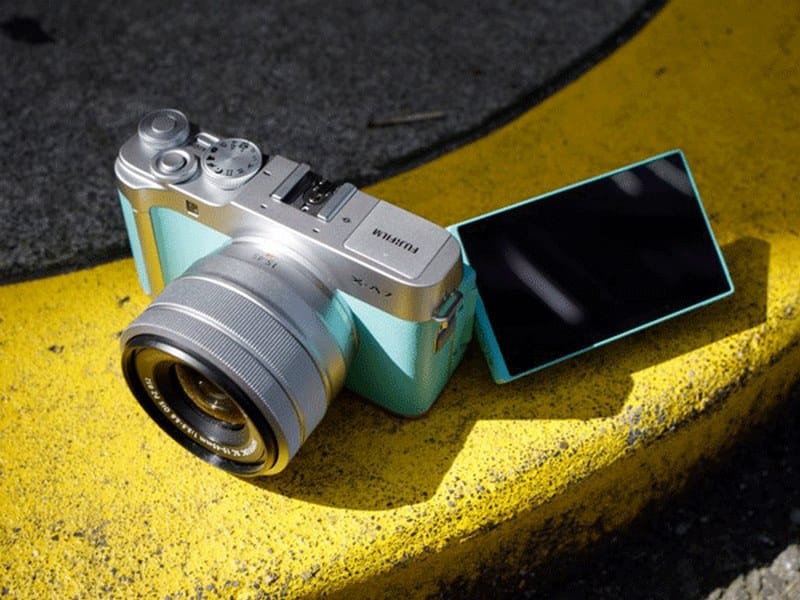 Màn hình xoay 180 độ của FUJIFILM XA7 – Chức năng tuyệt vời cho việc quay video vlog.