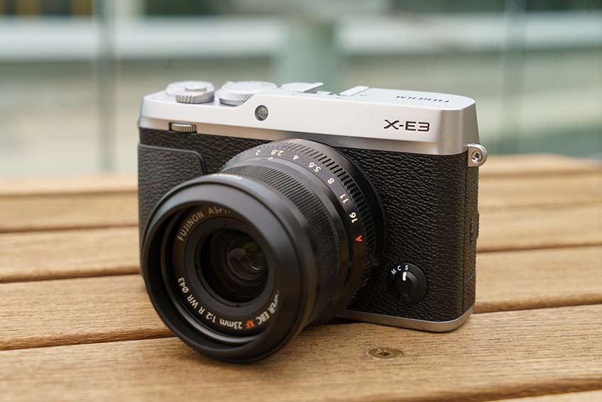 Máy ảnh FUJIFILM XE3 với thiết kế nhỏ gọn và trang bị đầy đủ tính năng vượt trội.