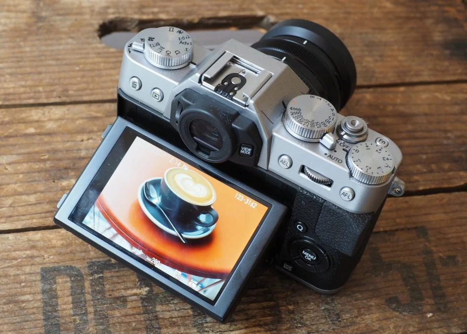 Ảnh chụp với máy ảnh FUJIFILM XT20, thể hiện màu sắc chân thực và sắc nét.