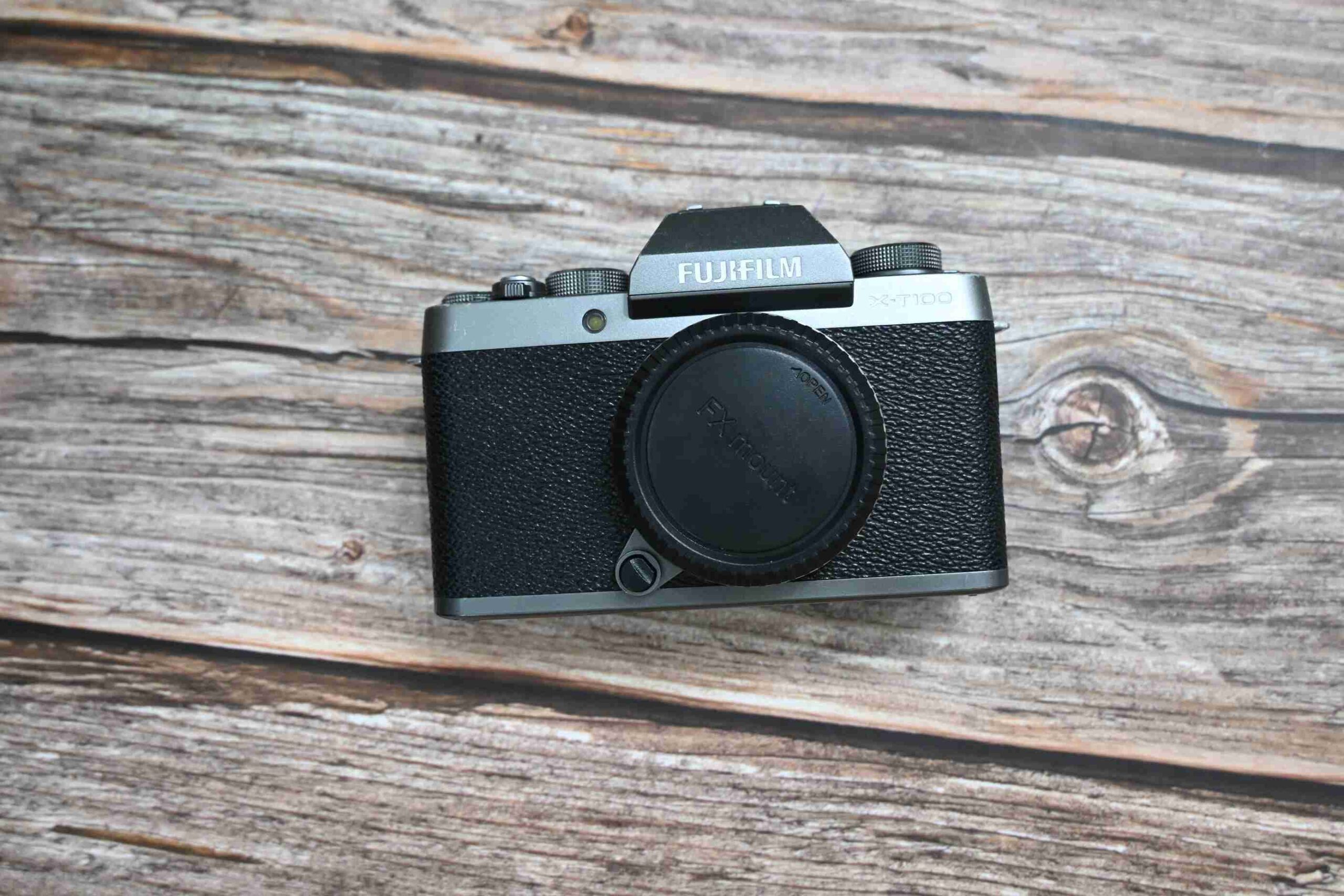 Máy ảnh Fujifilm XT100 cũ