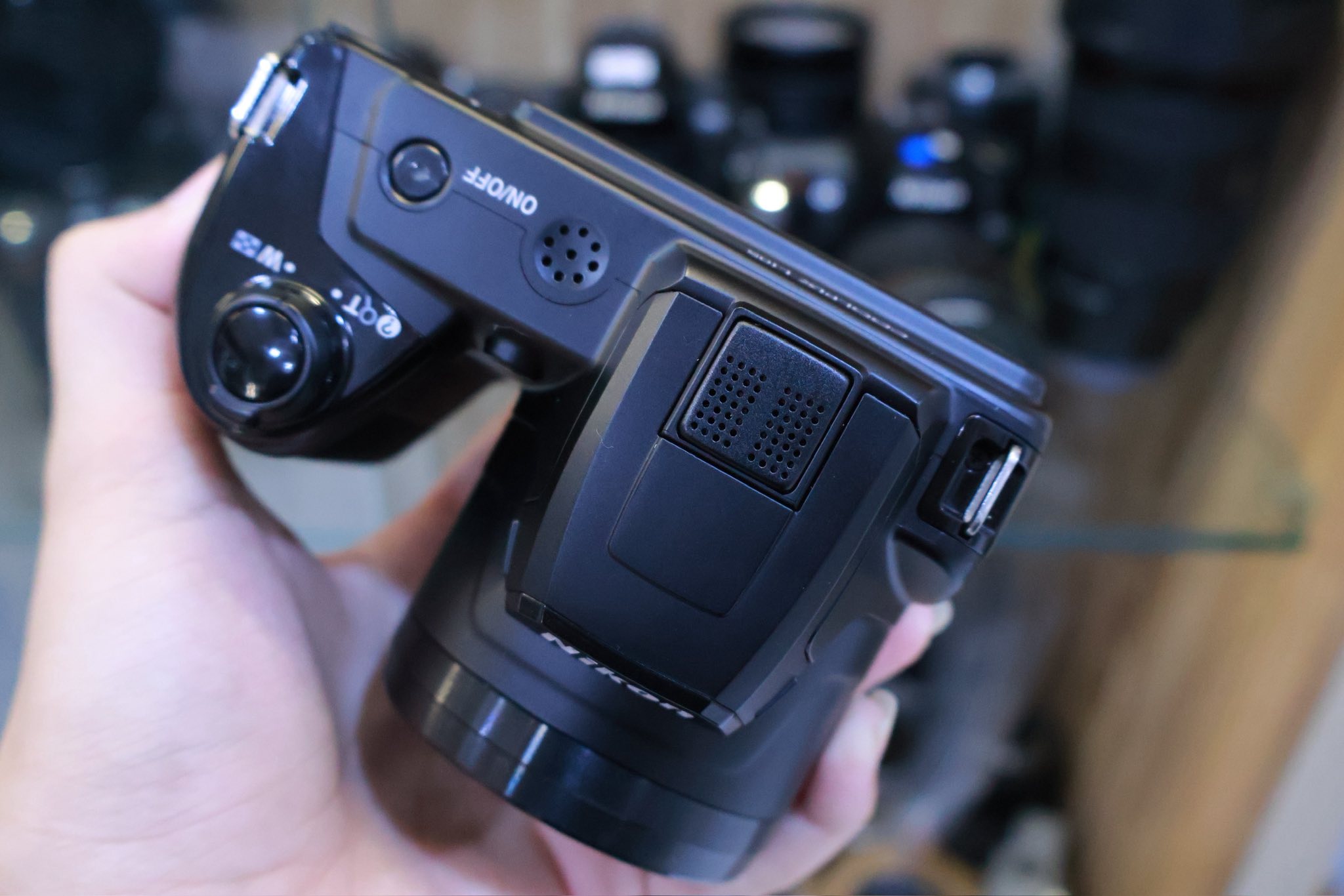 NIKON L105