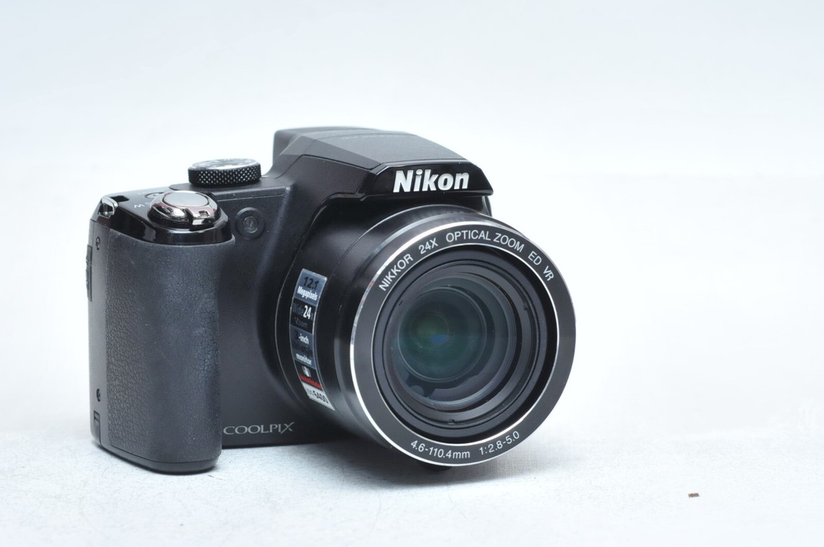 NIKON P90