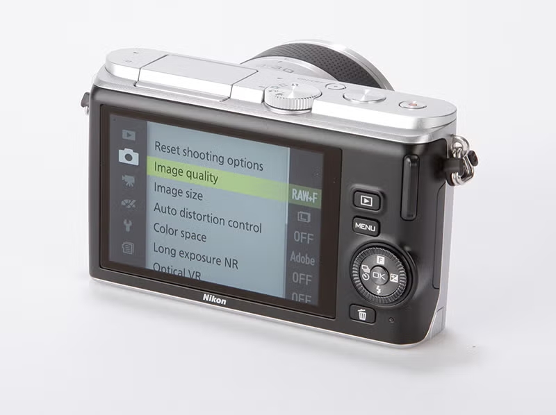 Máy ảnh Nikon J3 cung cấp đầy đủ các tính năng của một máy ảnh chuyên nghiệp