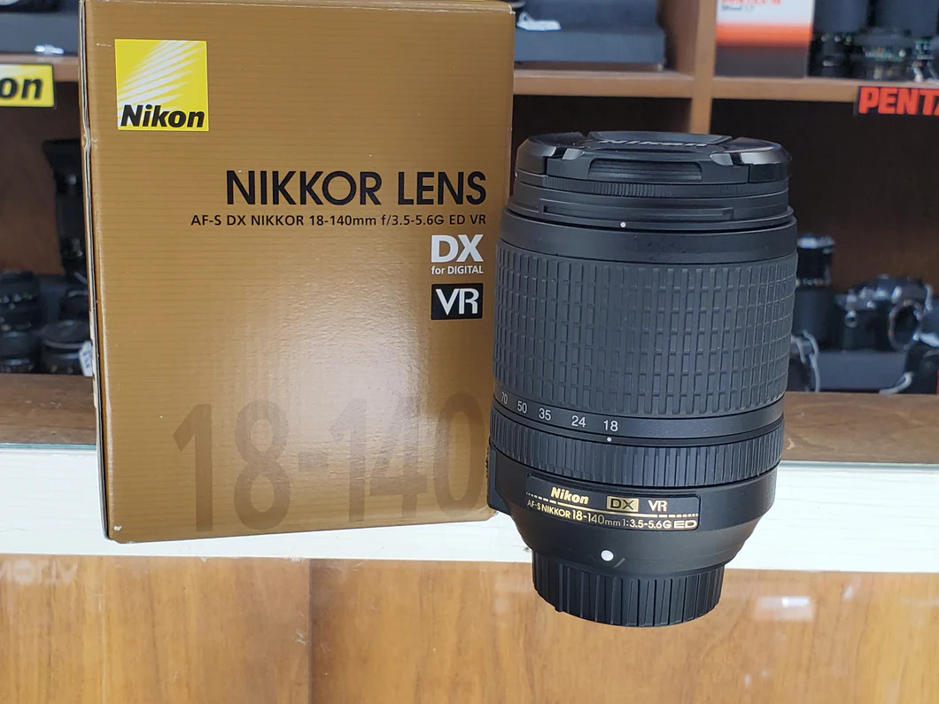 Nikon AF-S 18-140mm