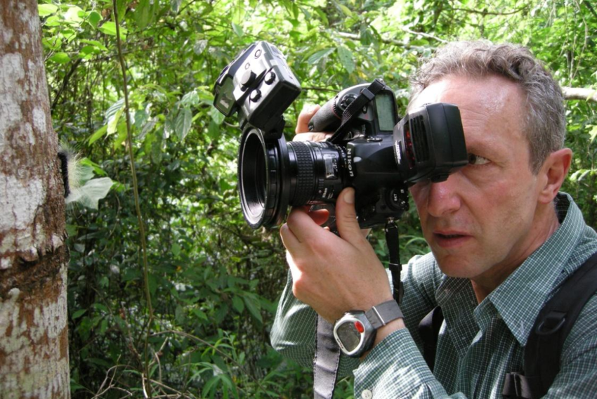 Nikon D2XS - Máy ảnh có khả năng chụp liên tục 8 khung hình mỗi giây và hệ thống lấy nét tự động 11 điểm.
