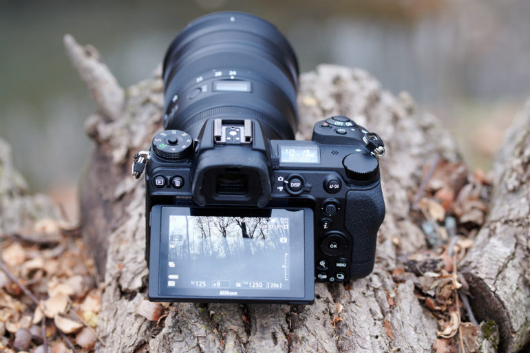 Quay video 4K UHD với Nikon Z6 II mang đến chất lượng video sắc nét và mượt mà, phục vụ nhu cầu quay phim chuyên nghiệp.