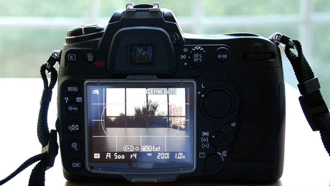 Màn hình LCD 3 inch của Nikon D300 khi xem lại các bức ảnh.