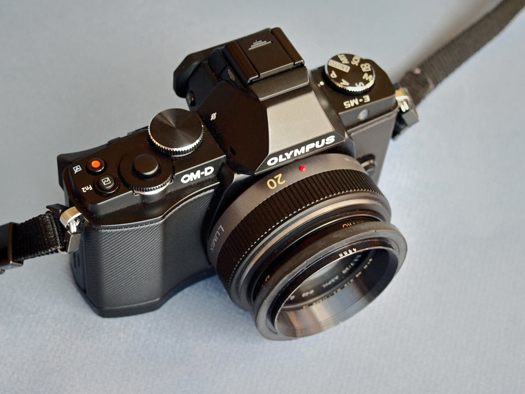 OLYMPUS OM-D E-M5
