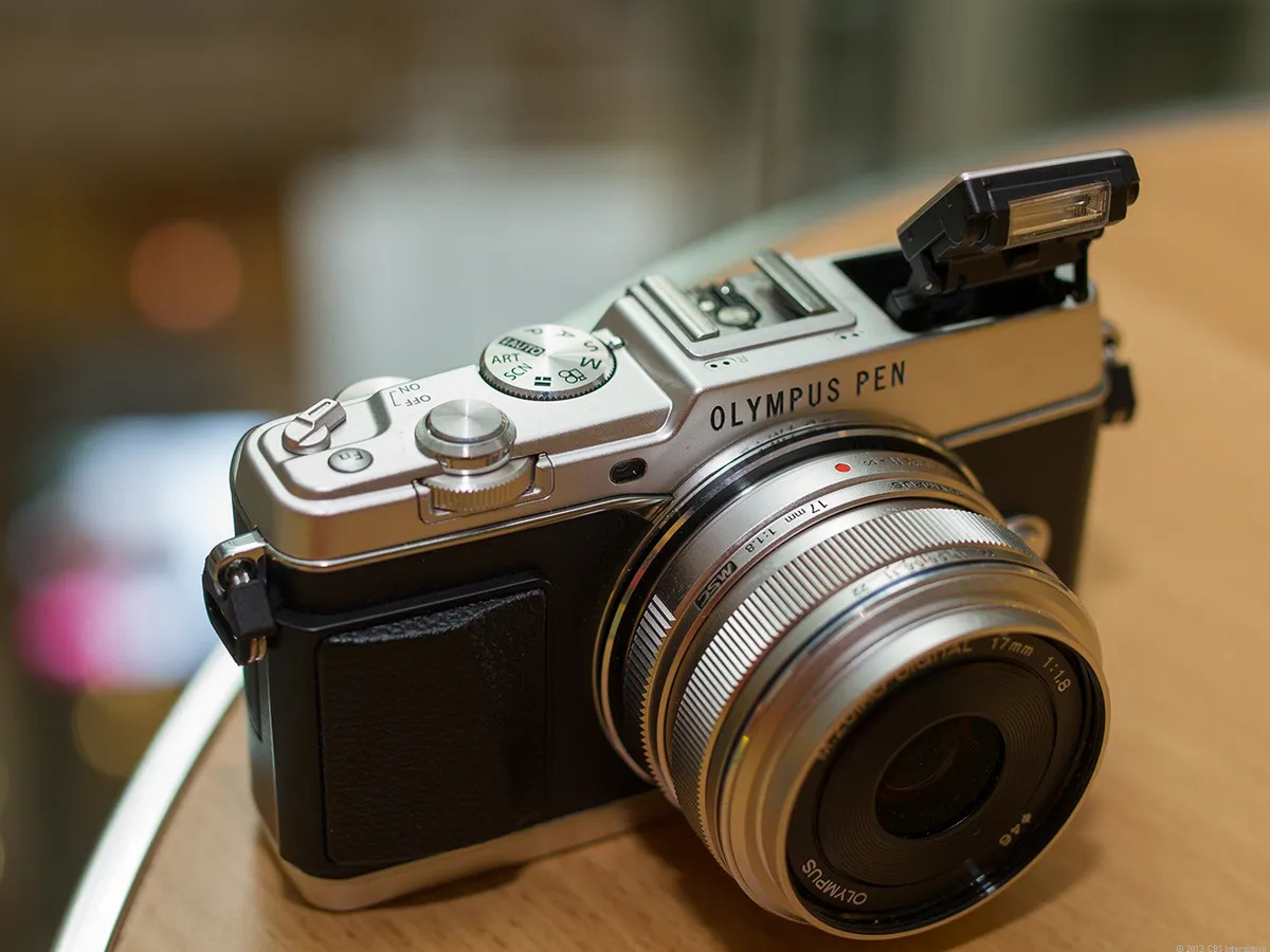Thiết kế cổ điển và tinh tế của Olympus E P5, mang lại vẻ đẹp sang trọng cho người dùng.