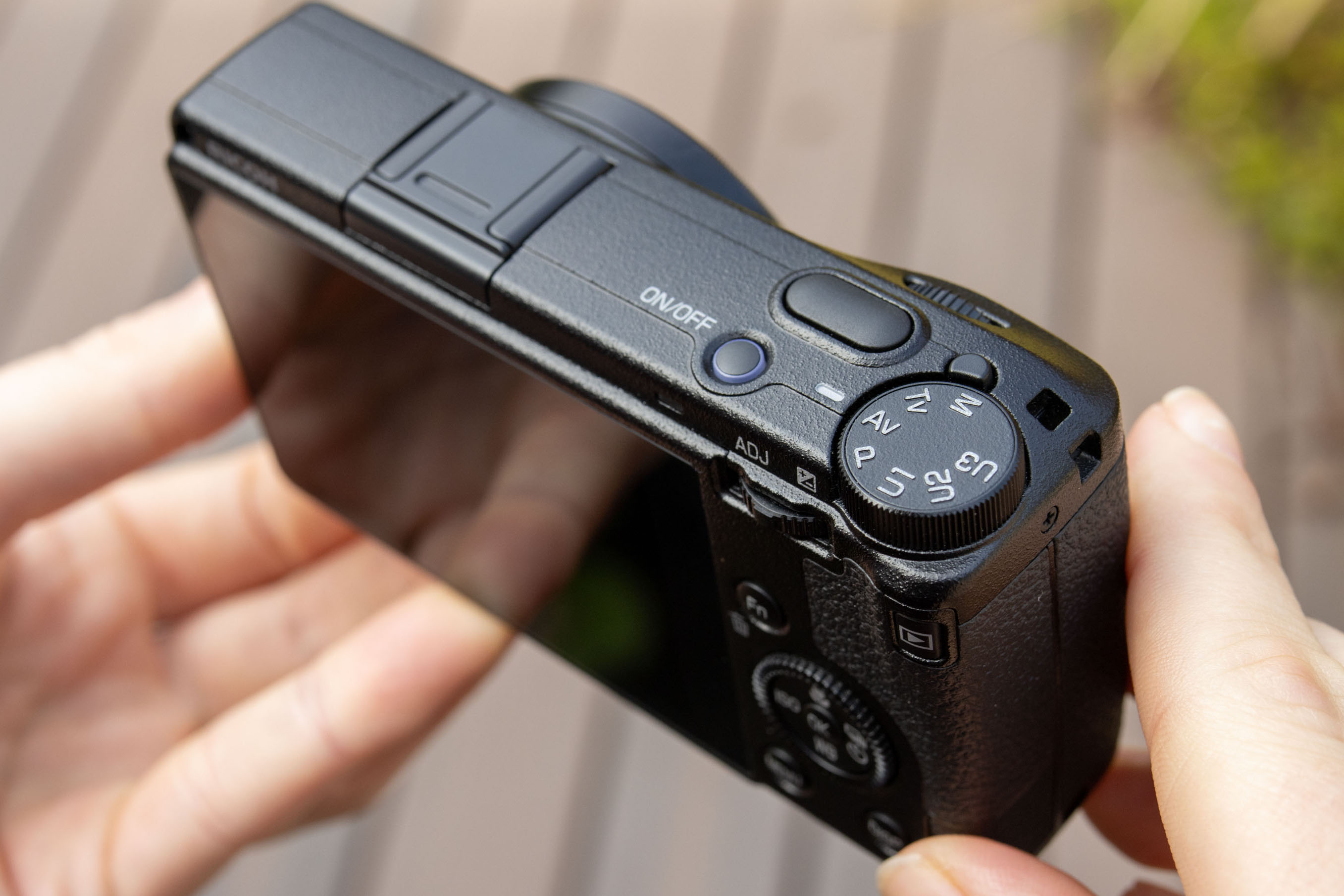 Khả năng quay video Full HD mượt mà của RICOH GR3x, lý tưởng cho vlog và video ngắn.