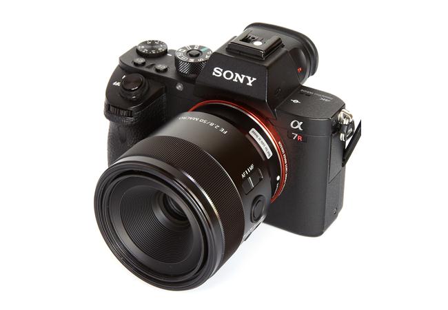 SONY FE 50MM F/2.8 MACRO