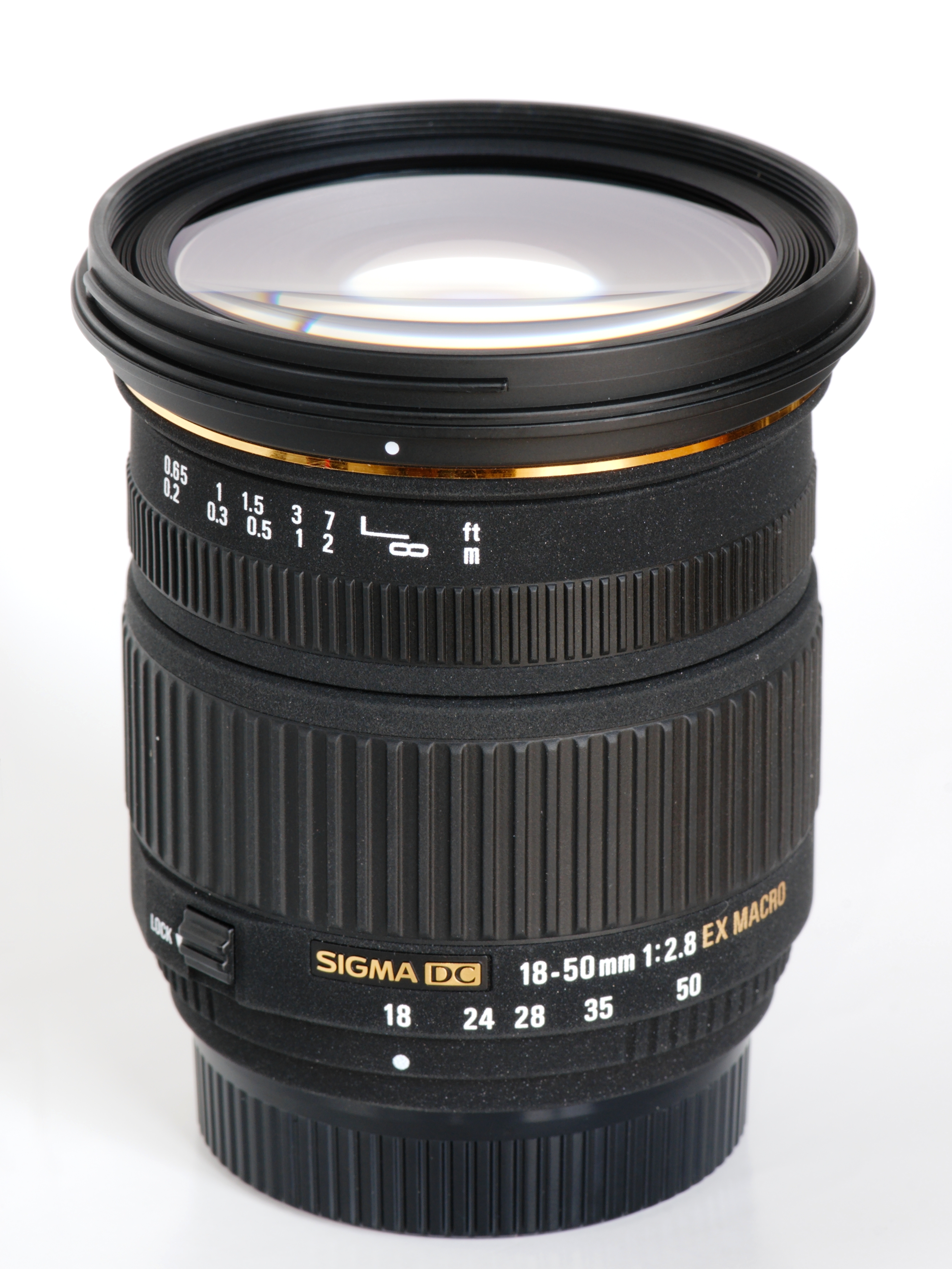 Sigma 18-50mm F2.8 EX DC Macro For Canon-01