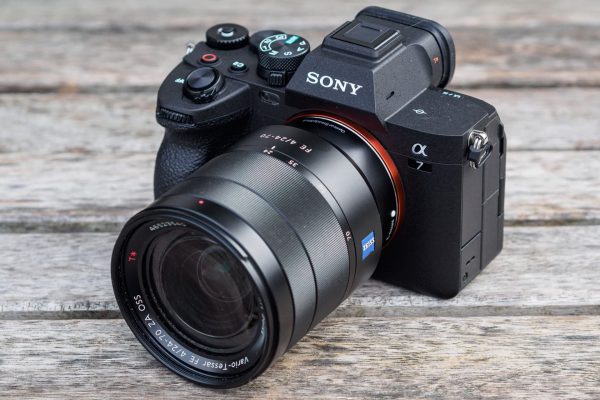 Sony A7 Mark IV quay video tốt hơn Sony A7R IV