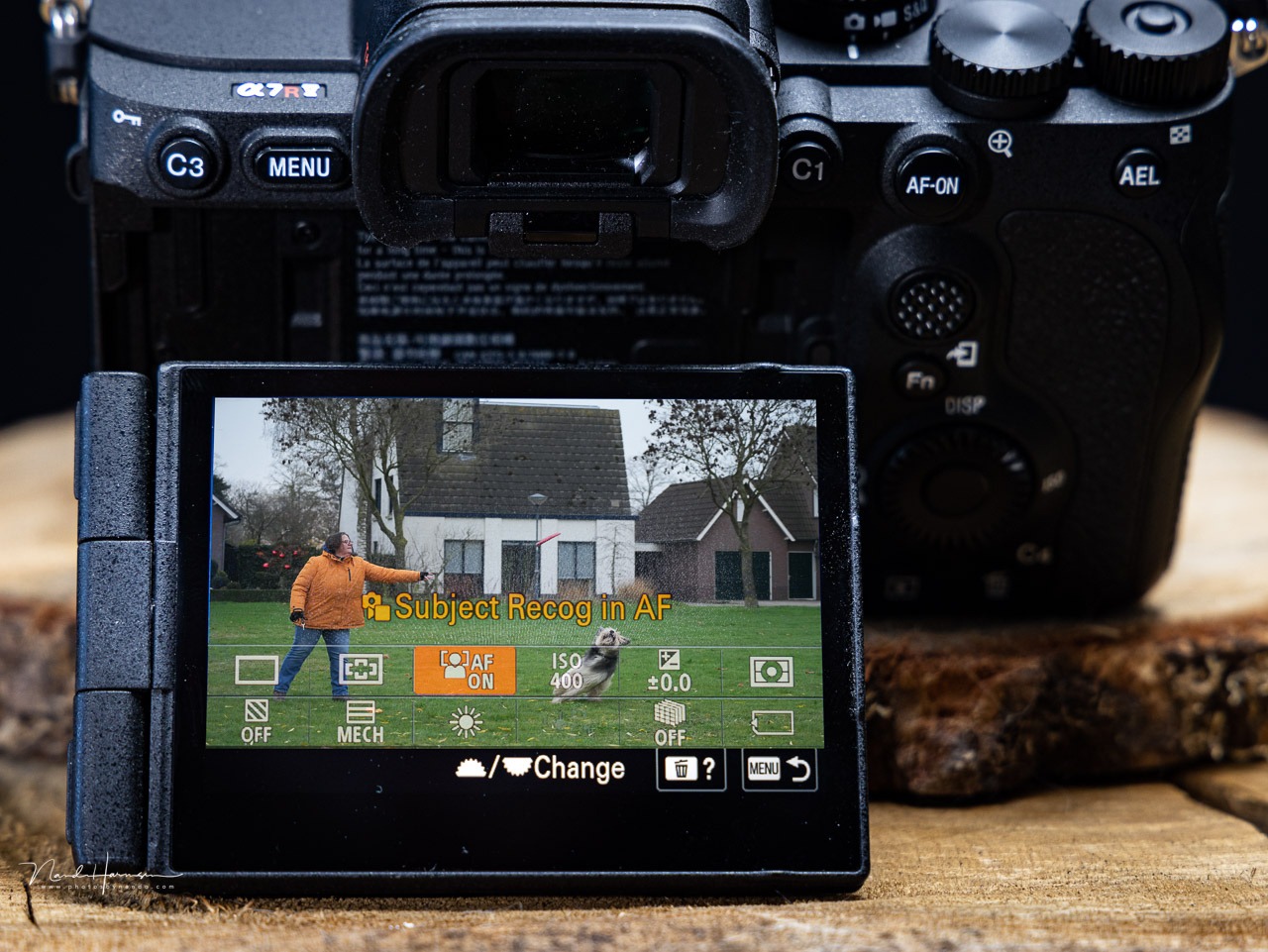 Giao diện lấy nét theo thời gian thực sử dụng công nghệ AI trên Sony A7R Mark V.
