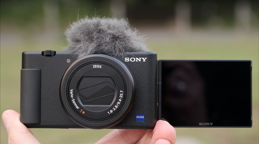 Sony ZV-1 sở hữu thiết kế nhỏ gọn, dễ dàng mang theo trong mọi hành trình sáng tạo.