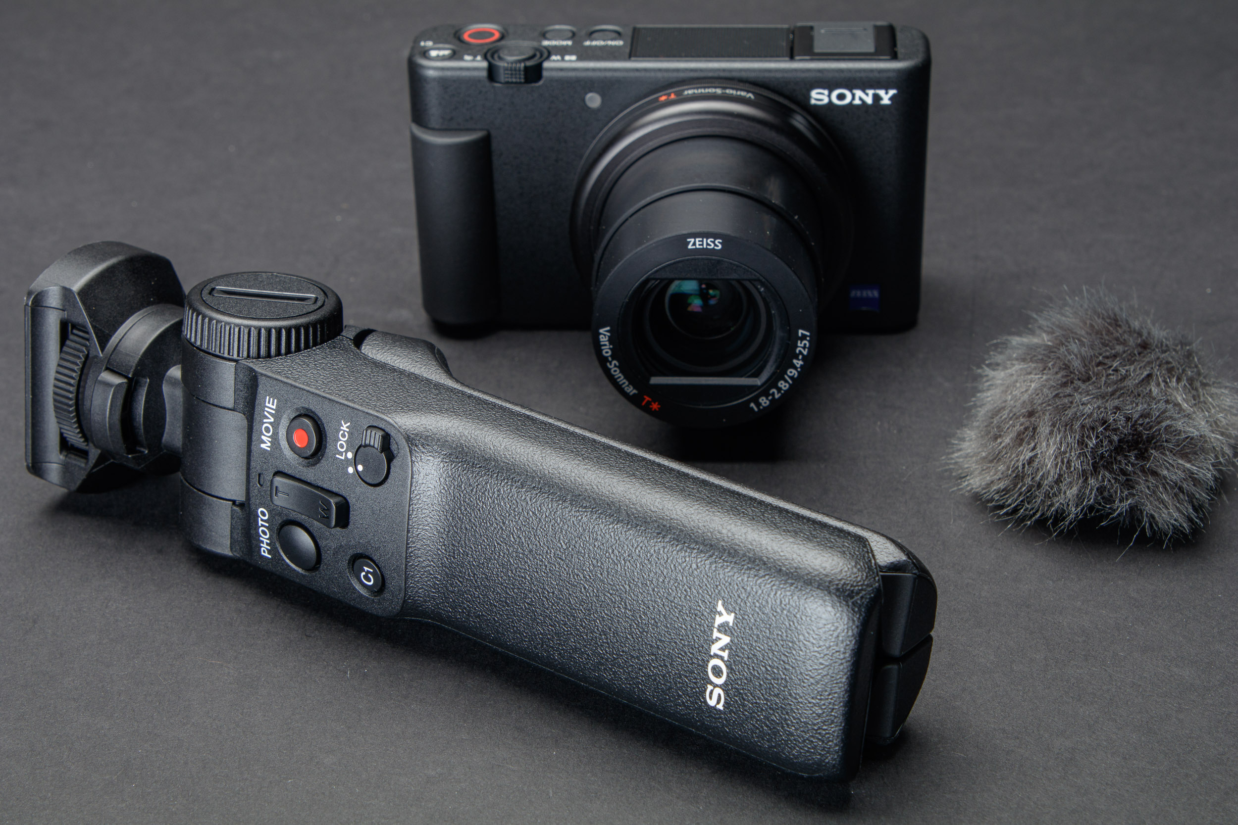 Sony ZV1 cũ chất lượng 99% tại Máy Ảnh Top 1 đảm bảo hoạt động ổn định, ngoại hình đẹp.