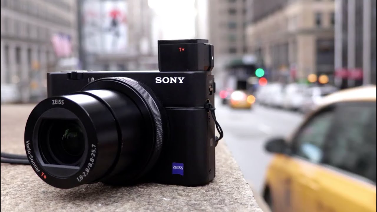 Sony RX100 Mark IV với thiết kế nhỏ gọn, thích hợp cho mọi chuyến đi.