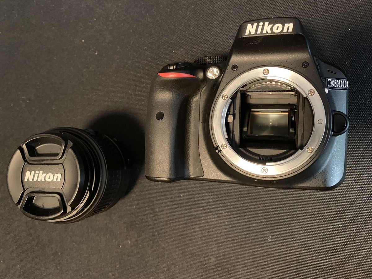 Body Nikon D3300 thiết kế cứng cáp, phù hợp lắp mọi loại lens Nikon F.