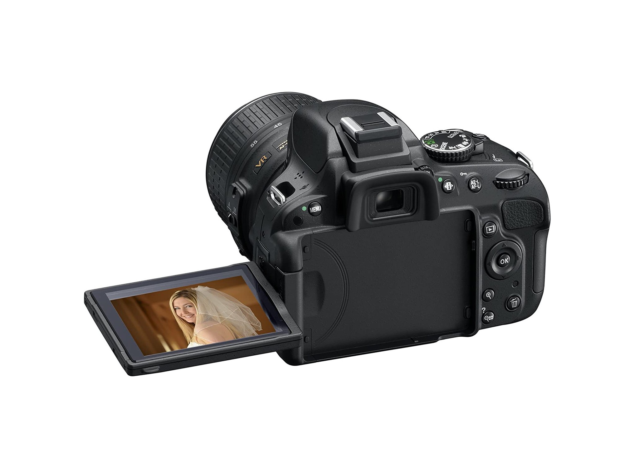 Màn hình xoay lật của Nikon D5100 giúp dễ dàng chụp ở mọi góc độ.