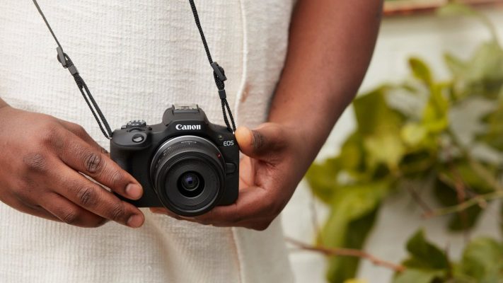 Dù chụp ảnh hay quay video Canon R100 vẫn đáp ứng tốt