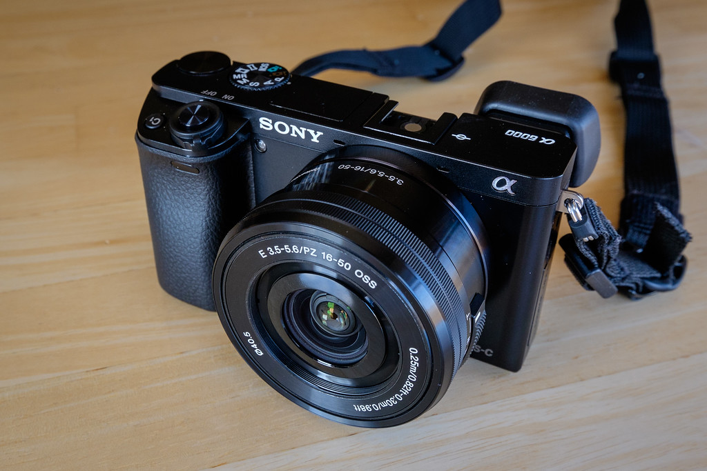 Mua body Sony A6000 cũ là một lựa chọn tiết kiệm được nhiều người lựa chọn