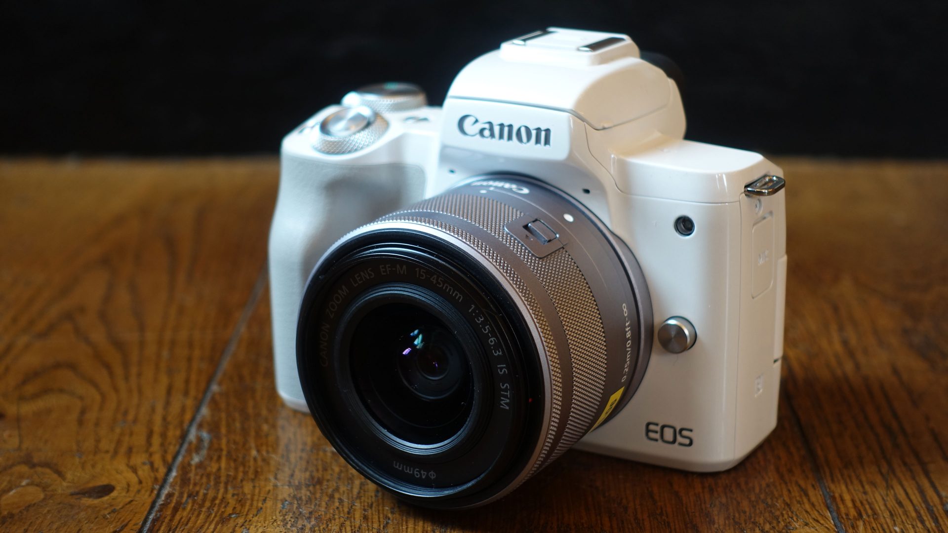 canon m50 ra mắt năm nào
