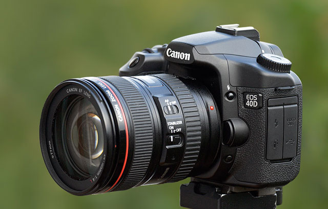 Canon 40D với thiết kế cứng cáp, phù hợp cho người dùng bán chuyên.