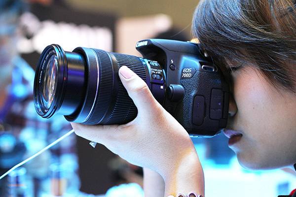 Canon 700D sở hữu thiết kế chuyên nghiệp của dòng máy DSLR