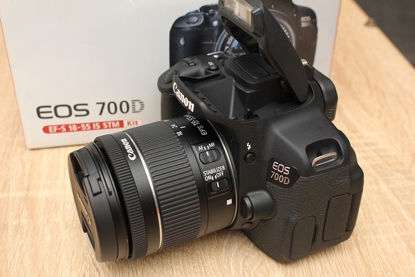 Canon 700D với thiết kế chắc chắn, chuyên nghiệp