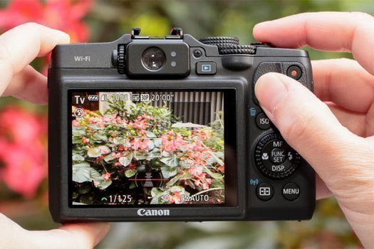 Canon G16 sử dụng cảm biến CMOS 12.1 megapixel kích thước 1/1.7 inch