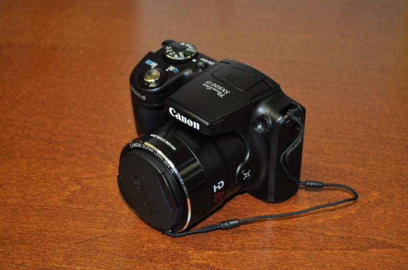 Giống với SX400, Canon SX500 cũng có khả năng zoom 30x