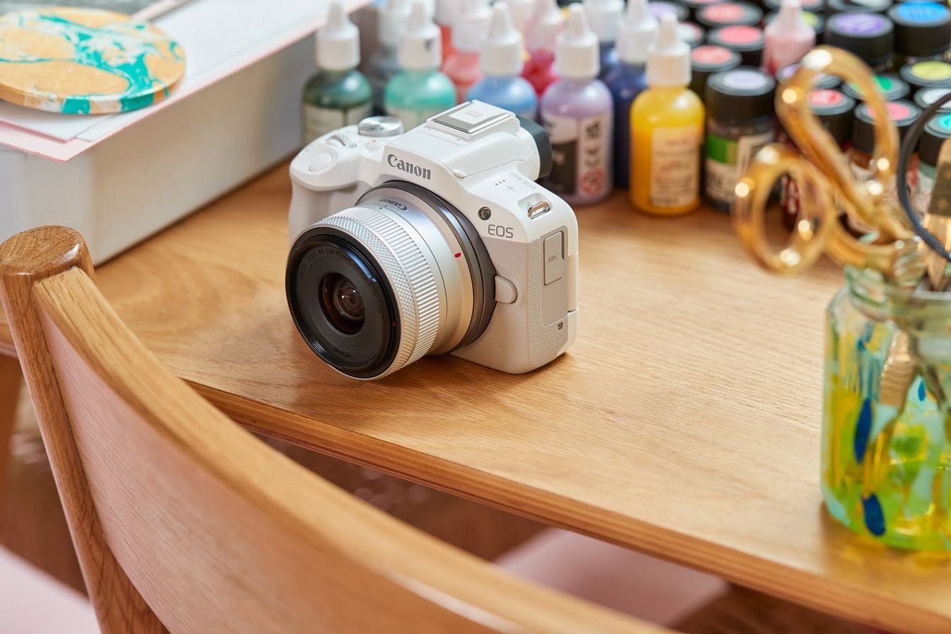 Canon R50 có khả năng quay video UHD 4K ở tốc độ 30p