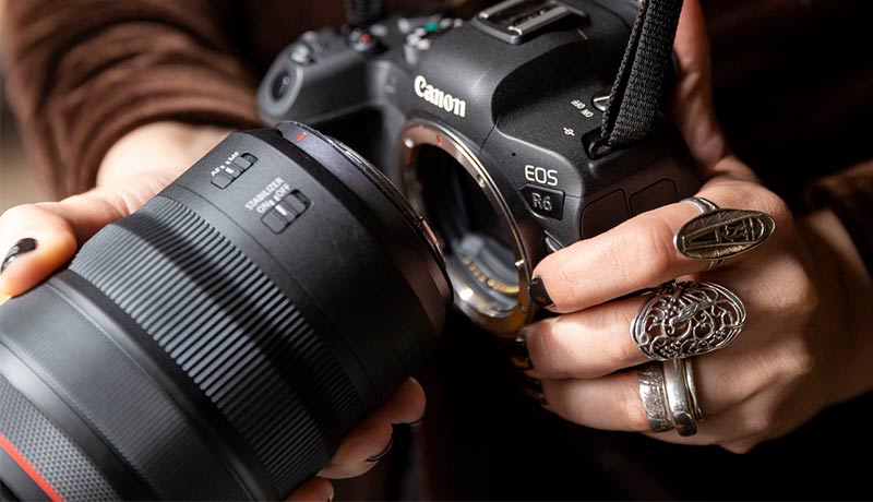 Canon R6 được trang bị màn trập cơ học và màn trập điện tử
