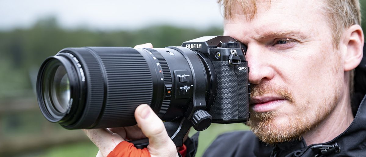 Kính ngắm điện tử OLED EVF 5.76 triệu điểm mang đến trải nghiệm ngắm ảnh sắc nét và chân thực.