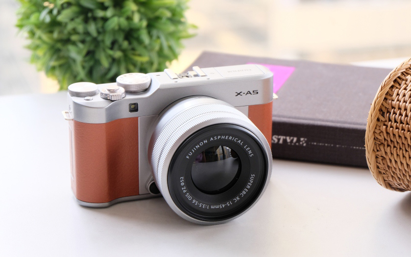 Thiết kế nhỏ gọn của máy ảnh Fujifilm XA5