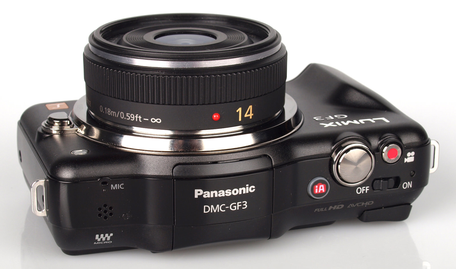 Trọng lượng gọn nhẹ chính là những ưu điểm của máy ảnh Lumix