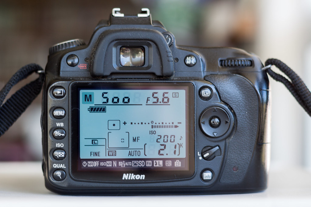 Nikon D90 với khả năng quay video Full HD, phù hợp cho những ai yêu thích quay phim.