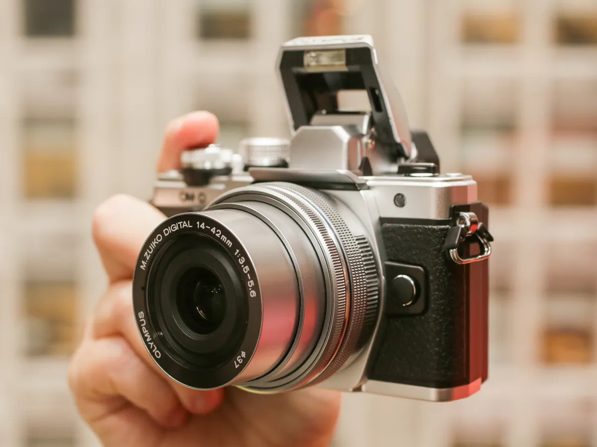 Olympus EM 10 Mark II sở hữu cảm biến 16MP